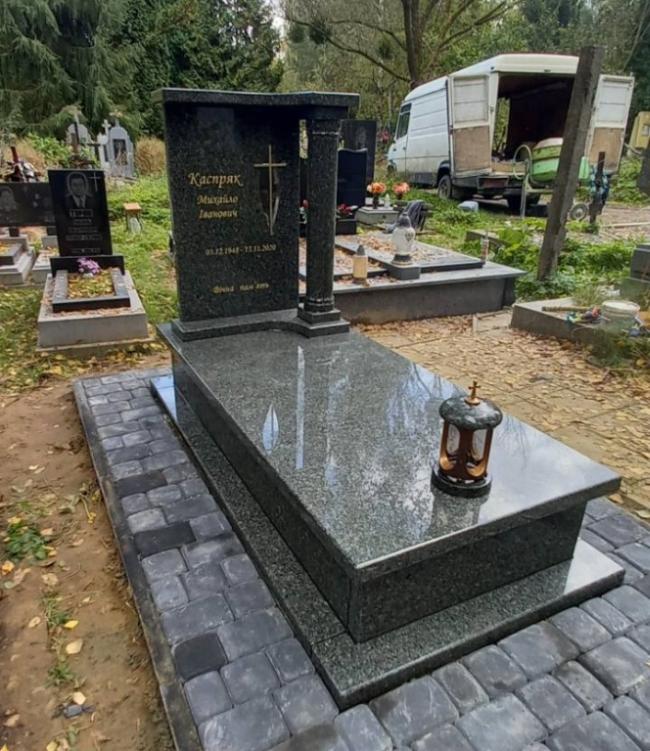 Гранітні памятники Винники