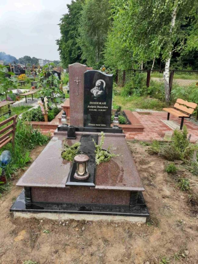Гранітні памятники Шкло