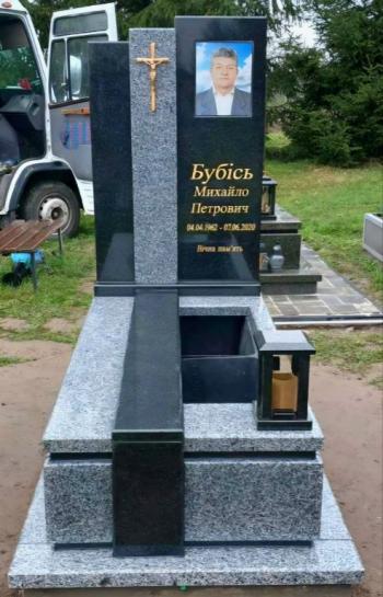 Гранітні памятники Пустомити