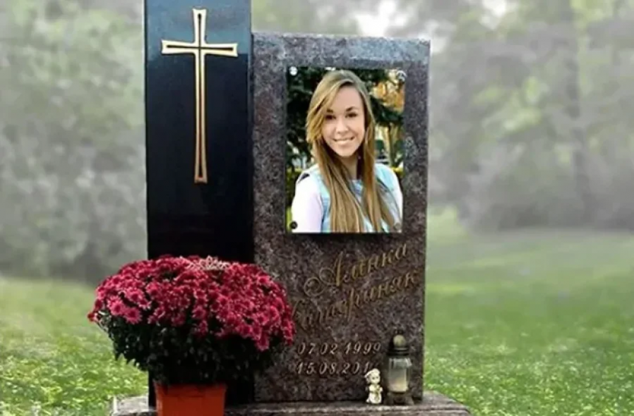 Варіанти художнього оформлення пам'ятника