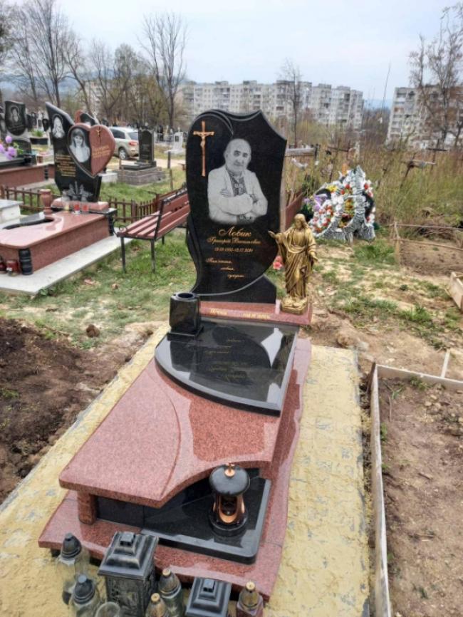 Гранітні памятники Турка
