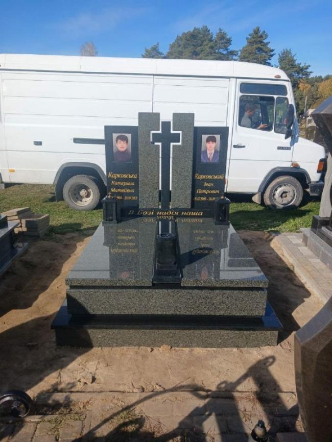 Гранітні памятники Радехів