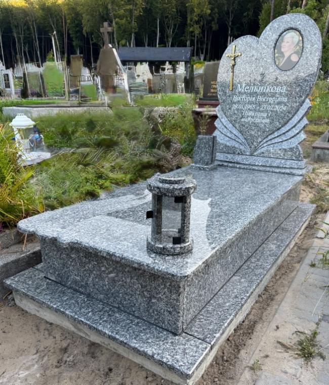 Гранітні памятники Дубляни
