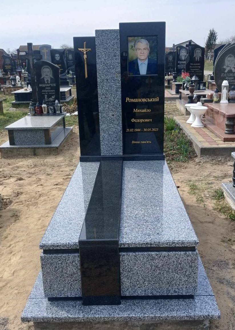 Памятник одинарний гранітний №23